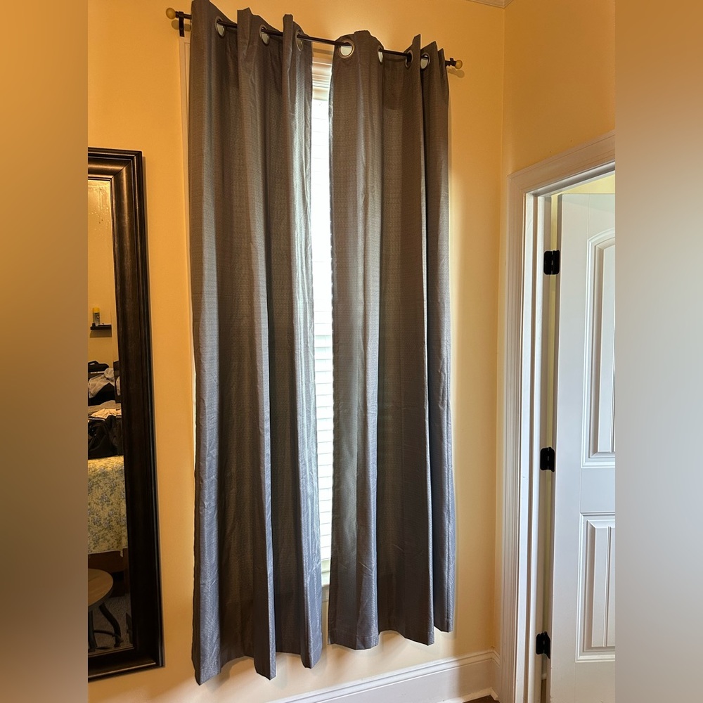 Sun Zero Elegant Gray Blackout Curtains.  2 Panels. 40W X 84 L